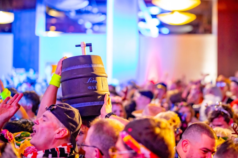 junge-gruppe-benefits